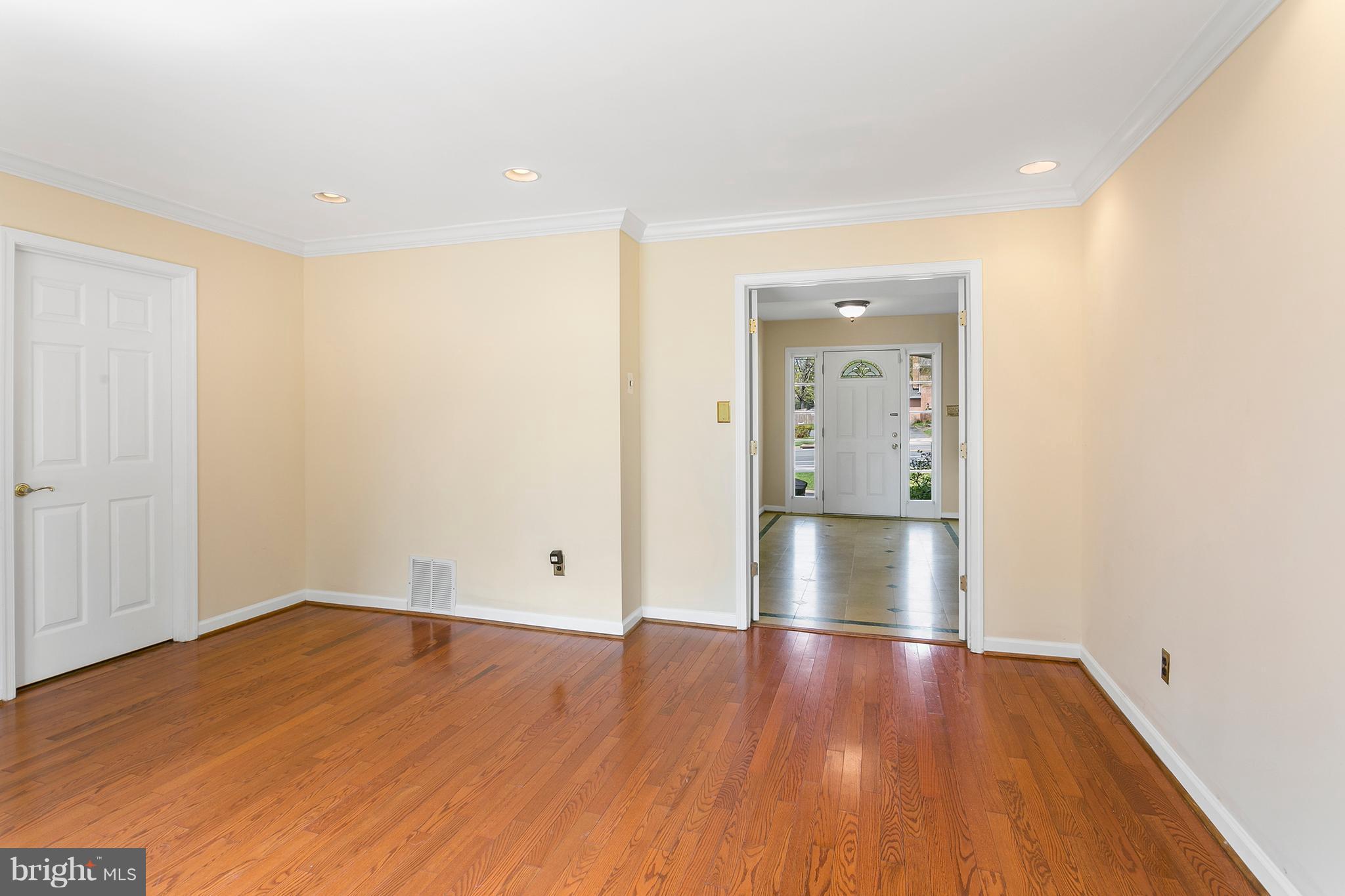 8019 Lewinsville Road McLean, VA 22102 - Photo 13 of 30 Family Room