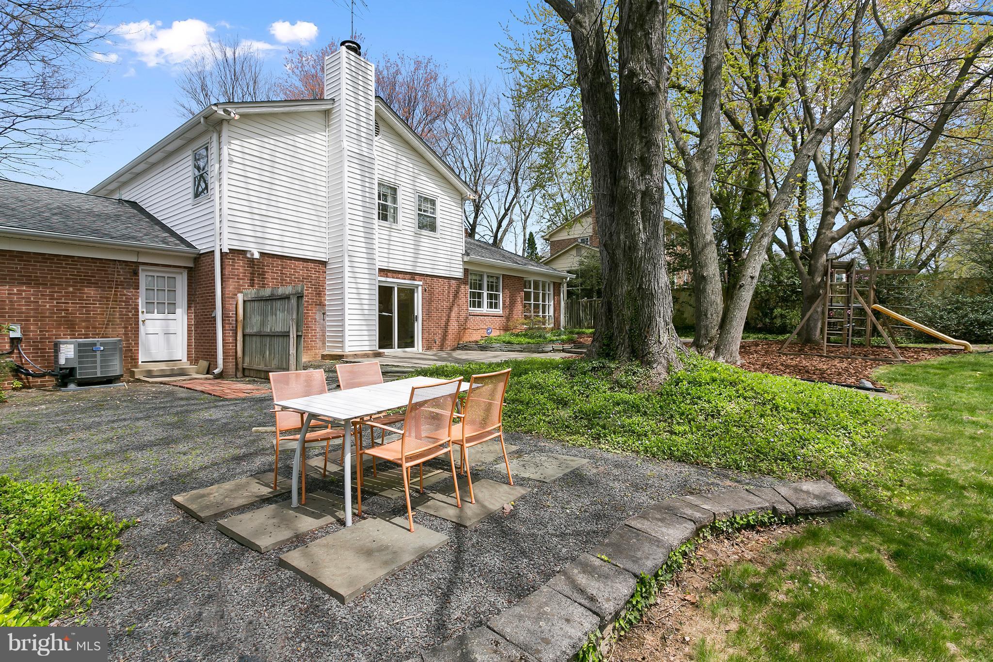 8019 Lewinsville Road McLean, VA 22102 - Photo 29 of 30 Exterior (Rear)
