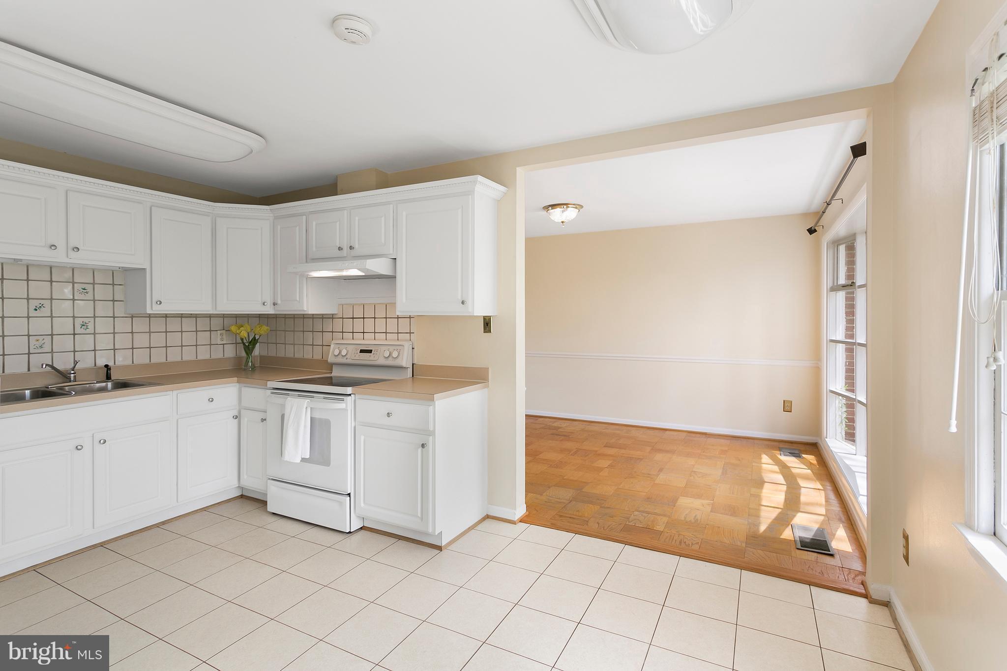 8019 Lewinsville Road McLean, VA 22102 - Photo 10 of 30 Kitchen