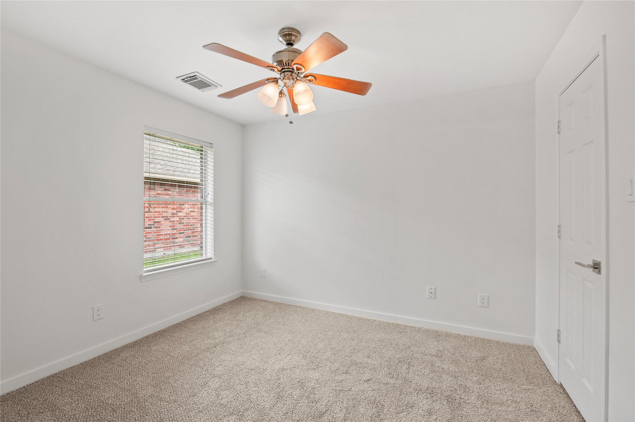 129 Rustic Colony Lane Dickinson, TX 77539 - Photo 25 of 33 Secondary bedroom in the middle of the home