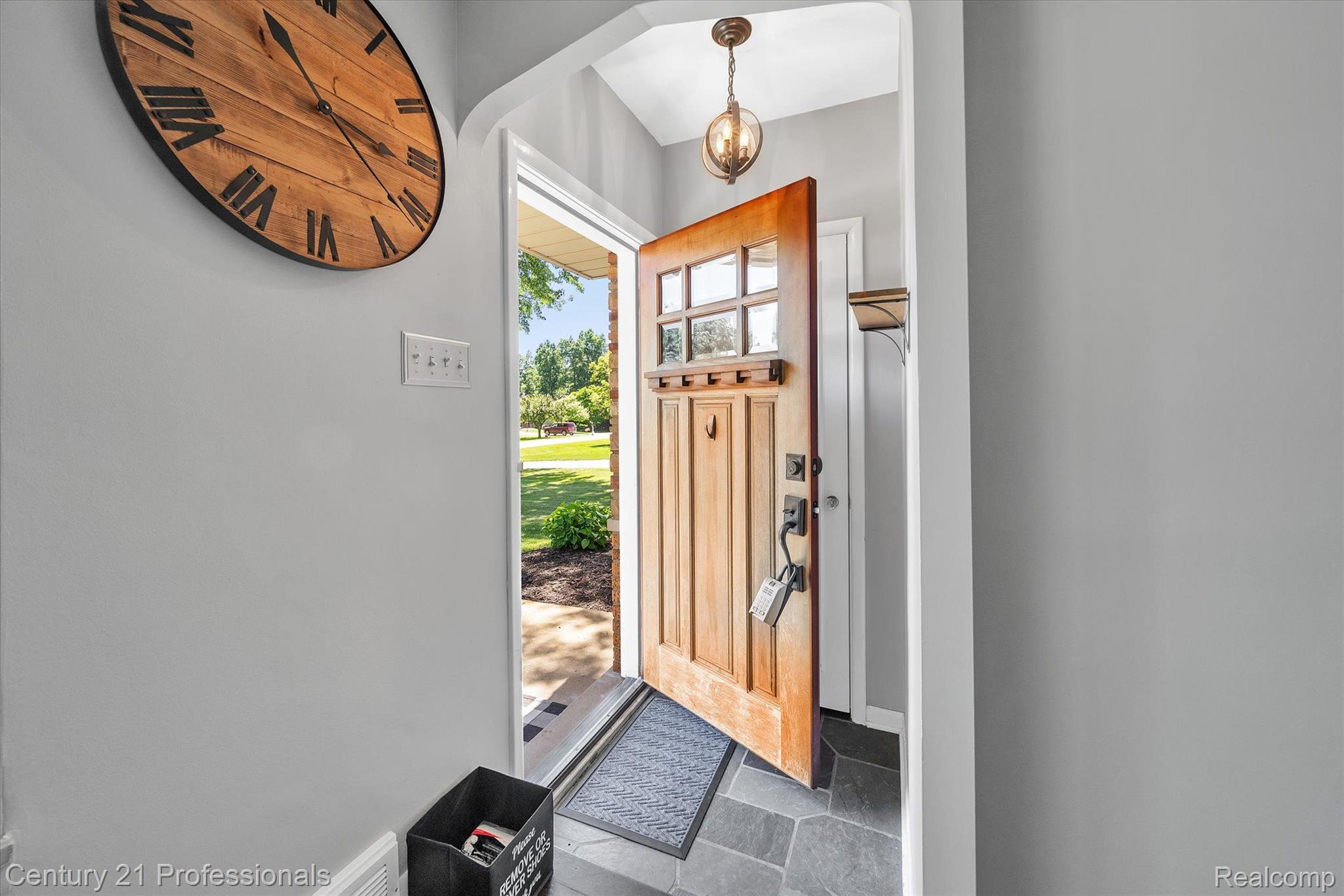 120 Windsor Road Rochester, MI 48307 - Photo 7 of 37 Gallery Image 7