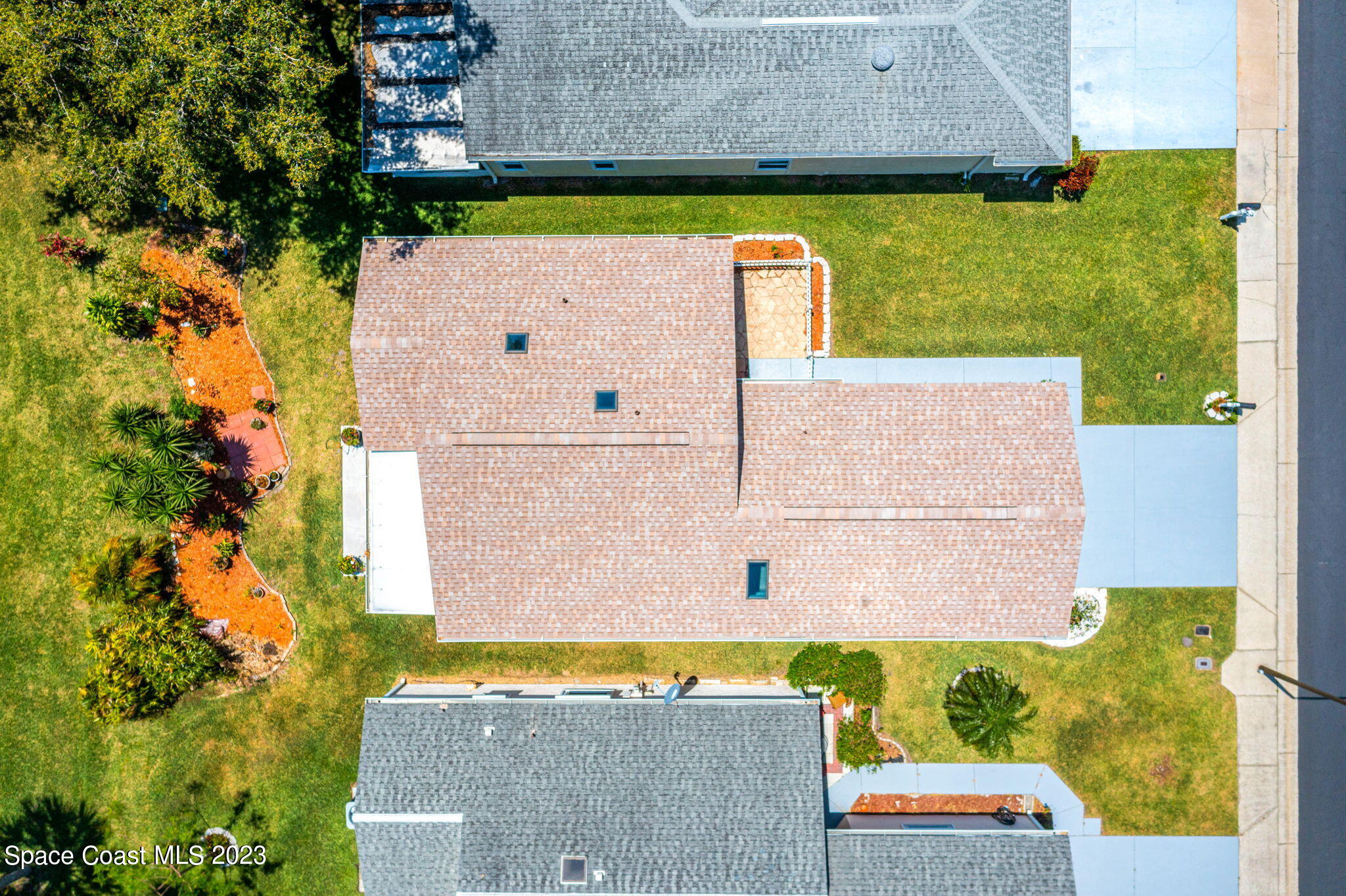 840 Cross Lake Drive Melbourne, FL 32901 - Photo 2 of 63 a view of a house with a large park