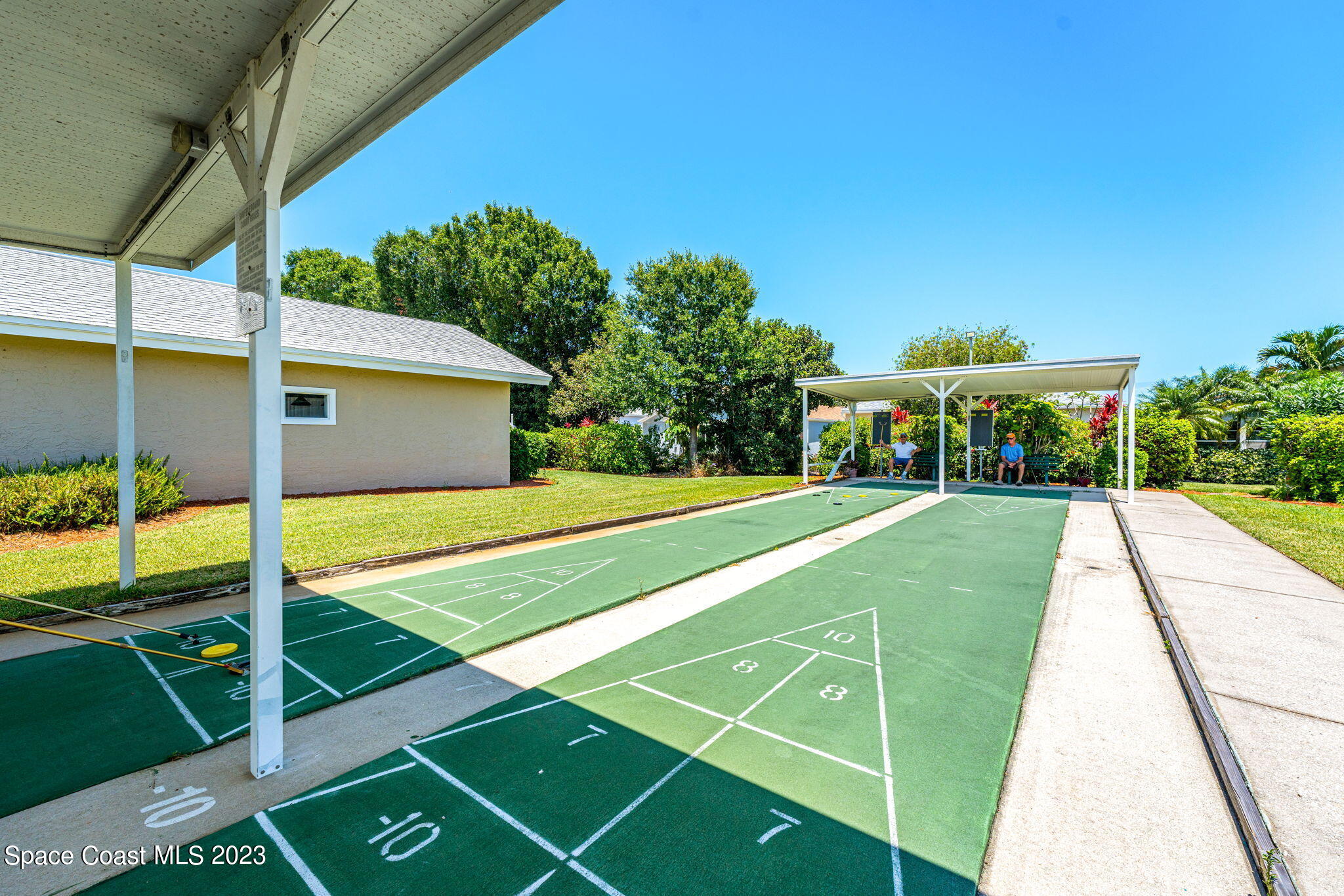 840 Cross Lake Drive Melbourne, FL 32901 - Photo 41 of 63 a view of a tennis ground with large trees