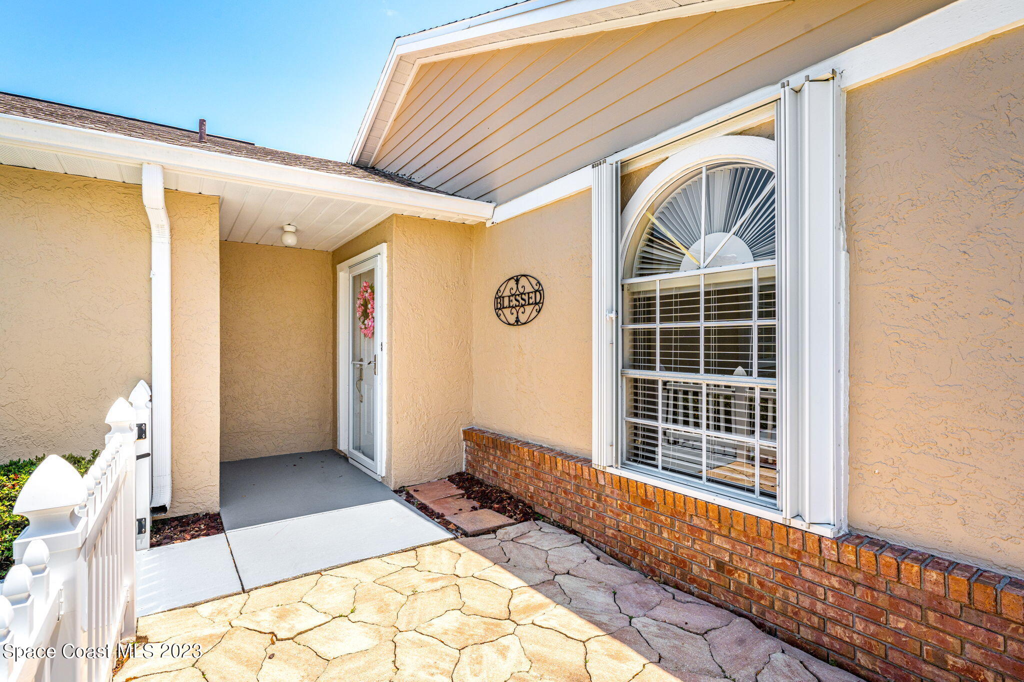 840 Cross Lake Drive Melbourne, FL 32901 - Photo 5 of 63 Front Patio
