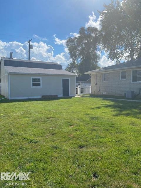 1811 Morley Avenue Rochester, MI 48307 - Photo 8 of 41 50063276-7.JPG