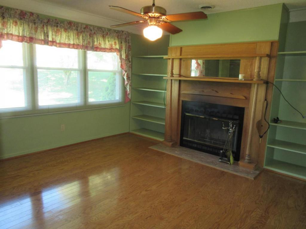 186 Eastern Star Road Kingsport, TN 37663 - Photo 13 of 20 BR with FireplBuiltins