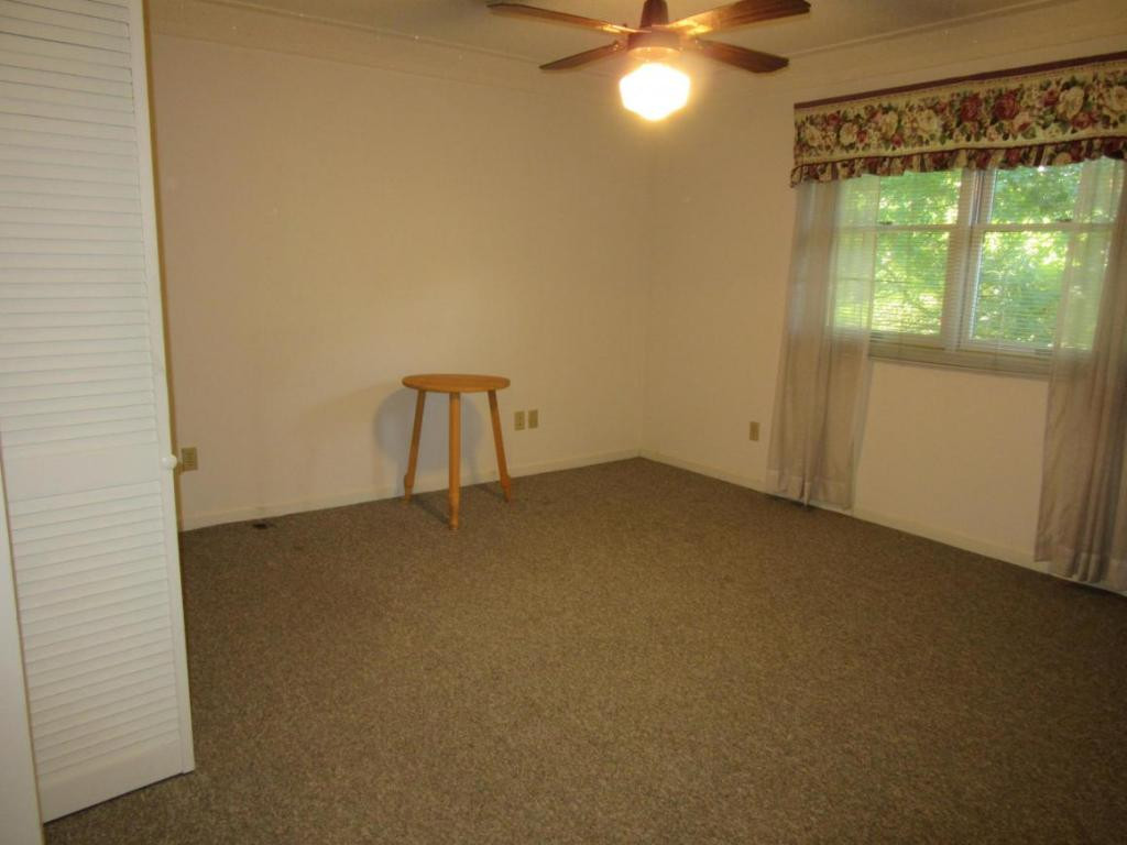 186 Eastern Star Road Kingsport, TN 37663 - Photo 16 of 20 Bedroom 3