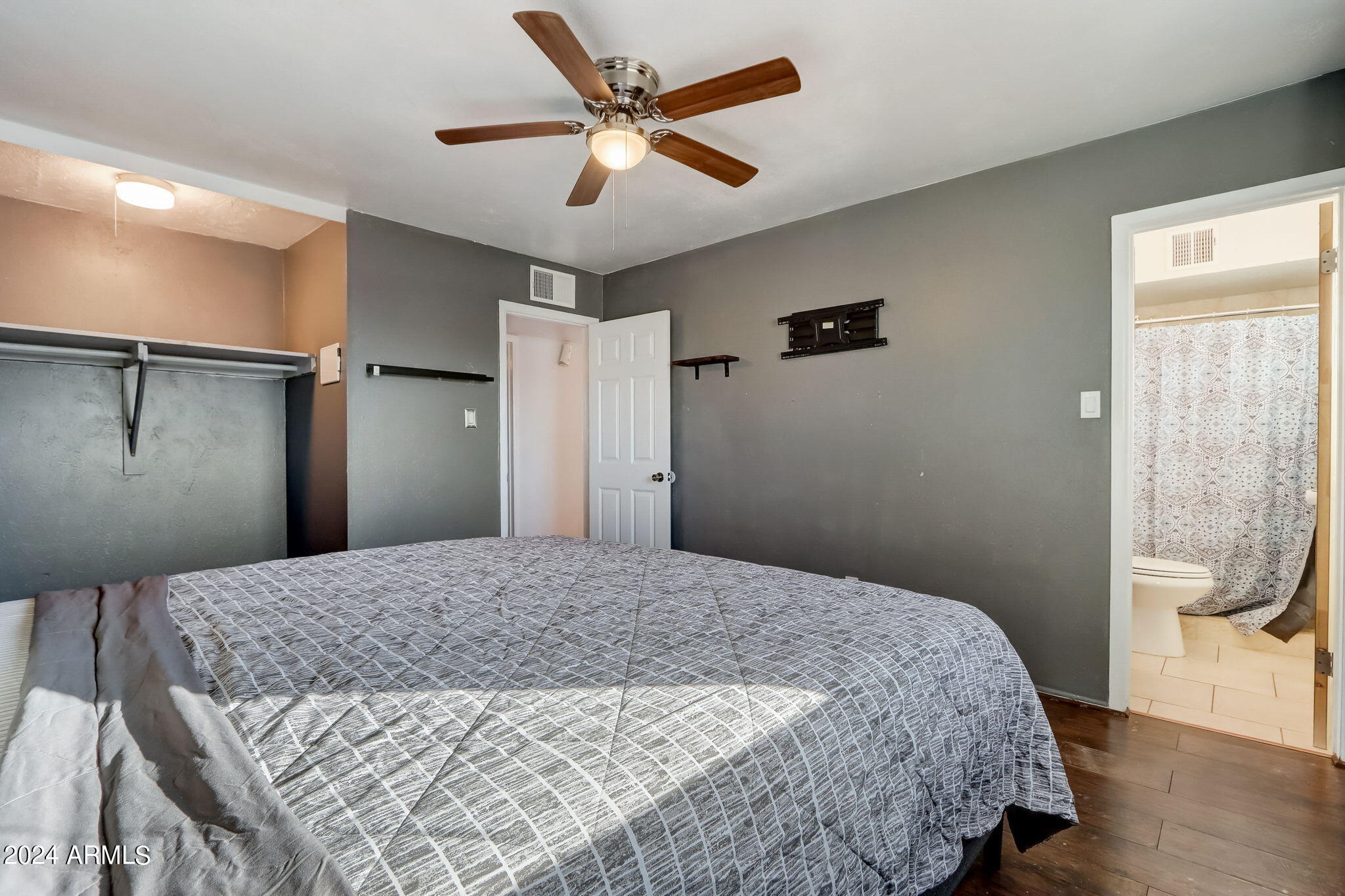 4007 West Osborn Road Phoenix, AZ 85019 - Photo 26 of 30 24-web-or-mls-W Osborn Rd-024