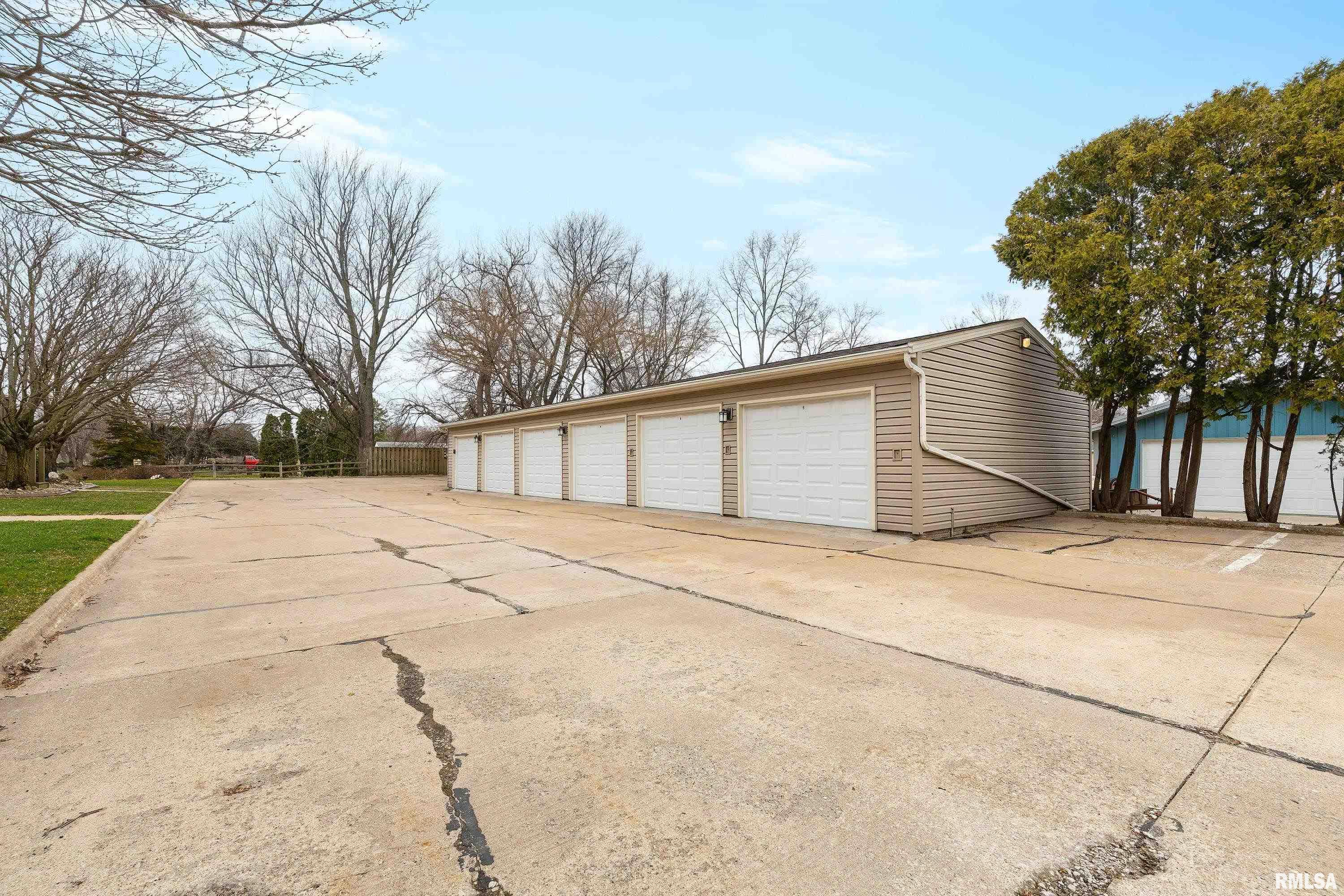 2112 35th Street, Unit 7 Rock Island, IL 61201 - Photo 2 of 20