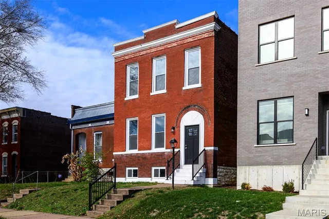 $415,000 | 4211 Norfolk Avenue, St. Louis, MO 63110