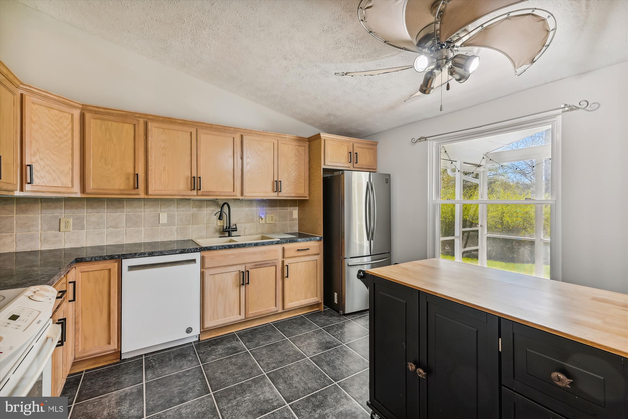 7148 Smooth Path Columbia, MD 21045 - Photo 3 of 30 Kitchen