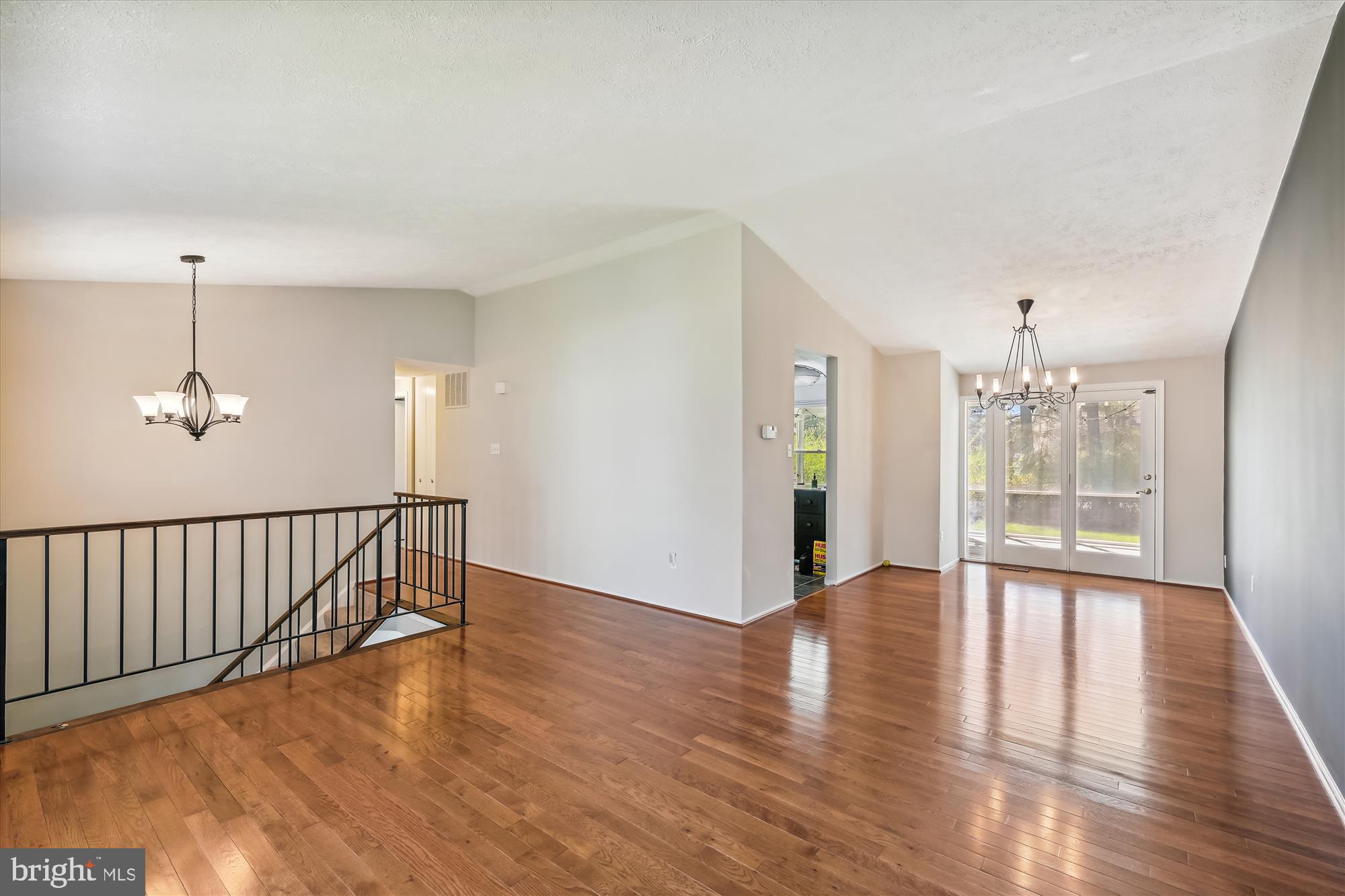 7148 Smooth Path Columbia, MD 21045 - Photo 8 of 30 Living Room