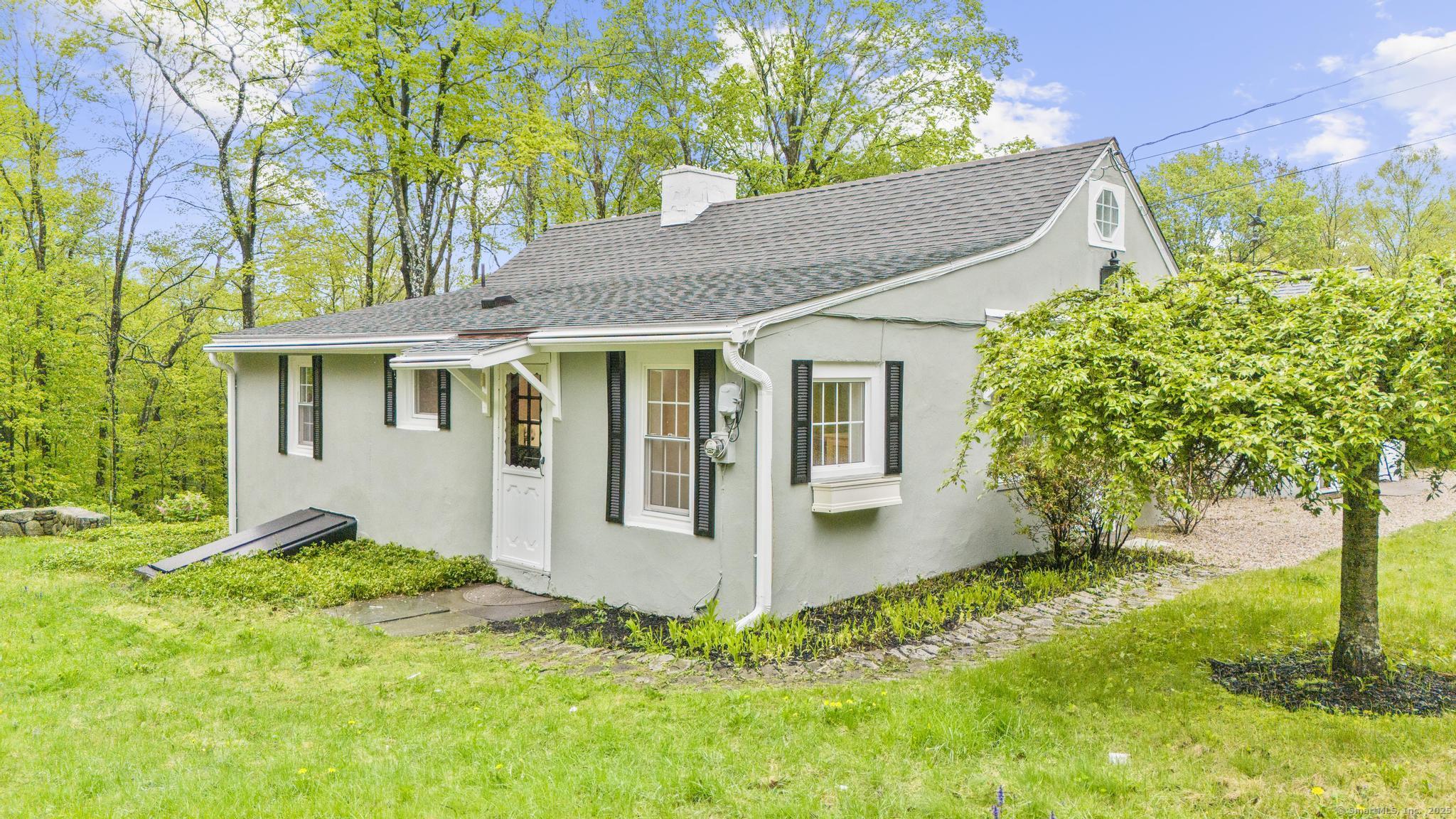 13 South Street Washington, CT 06793 - Photo 3 of 33