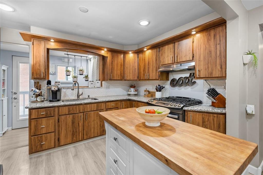 172 North Vireo Drive McKees Rocks, PA 15136 - Photo 8 of 41 a kitchen with a stove a sink and a refrigerator