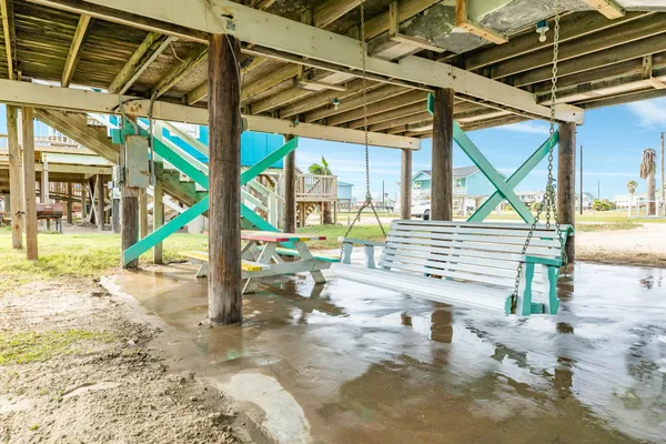 $329,000 | 411 Seashell Drive, Freeport, TX 77541