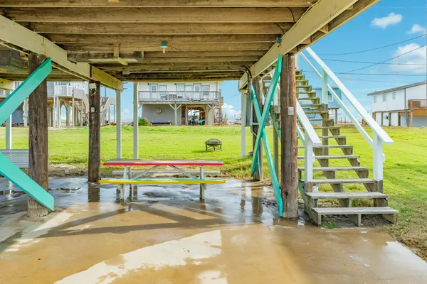 $329,000 | 411 Seashell Drive, Freeport, TX 77541