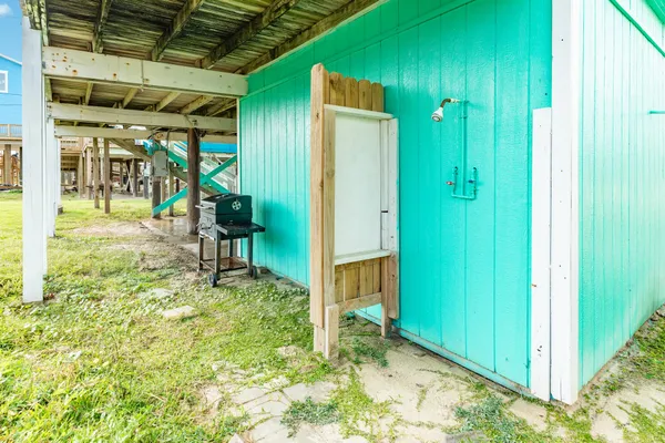 $329,000 | 411 Seashell Drive, Freeport, TX 77541