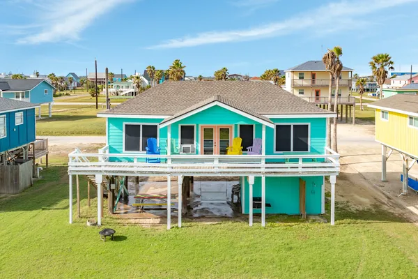 $329,000 | 411 Seashell Drive, Freeport, TX 77541