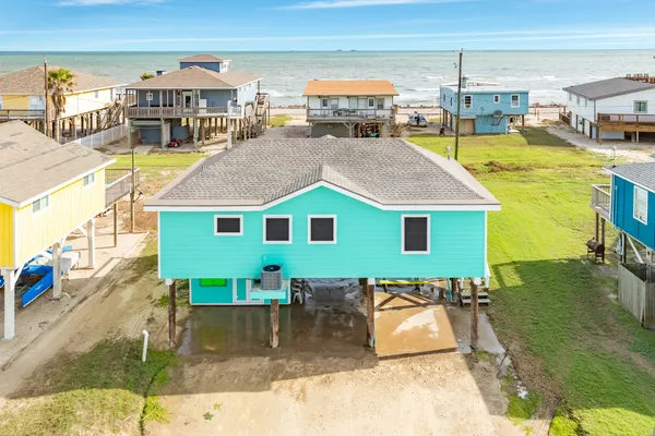 $329,000 | 411 Seashell Drive, Freeport, TX 77541