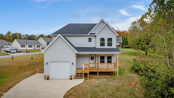 $299,900 | 215 Brighton Place, Bristol, TN 37620