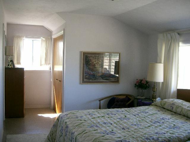 1841 Liberty Road Granger, WA 98932 - Photo 6 of 8 a bedroom with a bed and a window