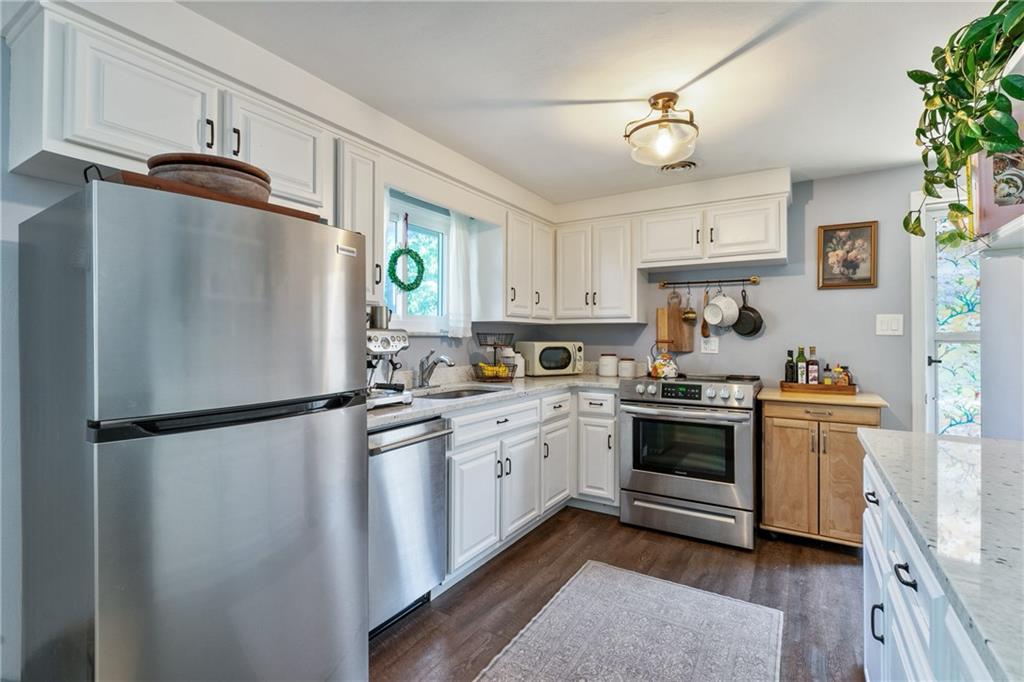 901 Braddock Road Pittsburgh, PA 15221 - Photo 11 of 30 Stainless steel appliances installed 2023.