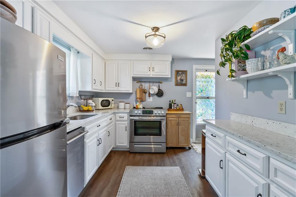 901 Braddock Road Pittsburgh, PA 15221 - Photo 12 of 30 Very efficient space for those that love to prepare meals at home.