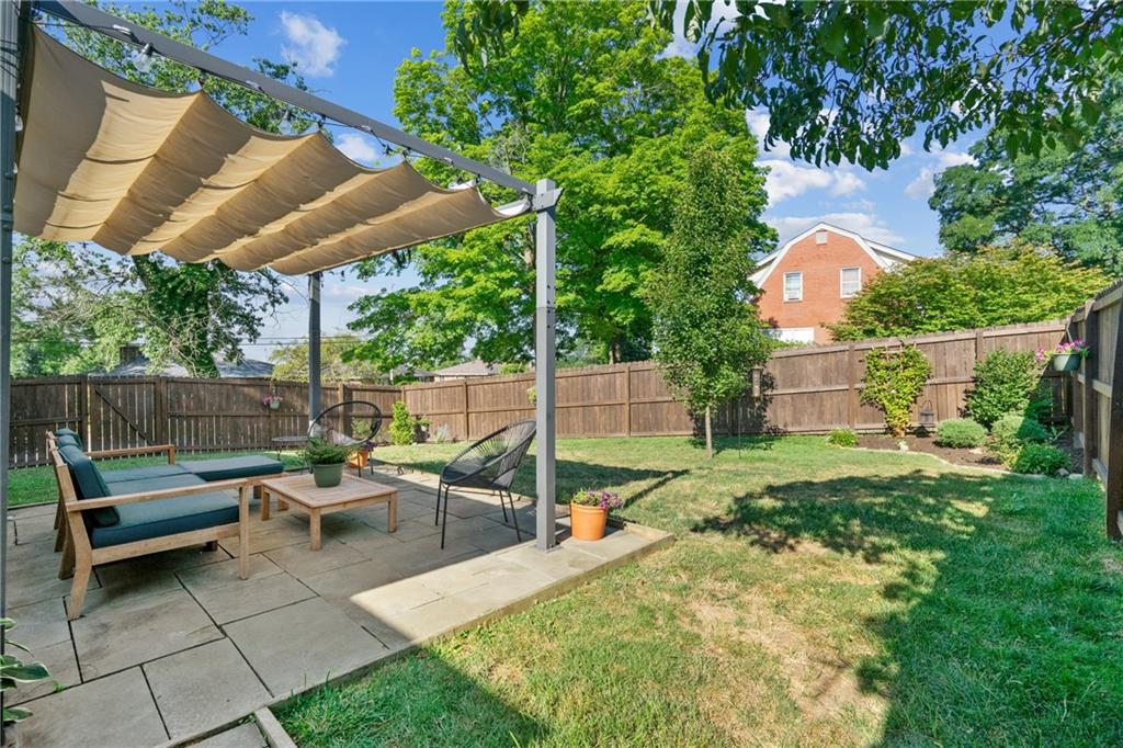 901 Braddock Road Pittsburgh, PA 15221 - Photo 4 of 30 Fully fenced in rear yard for added privacy.