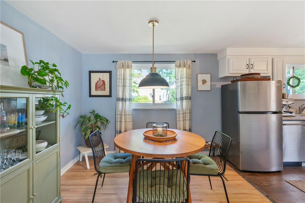 901 Braddock Road Pittsburgh, PA 15221 - Photo 9 of 30 Such an inviting dining space.