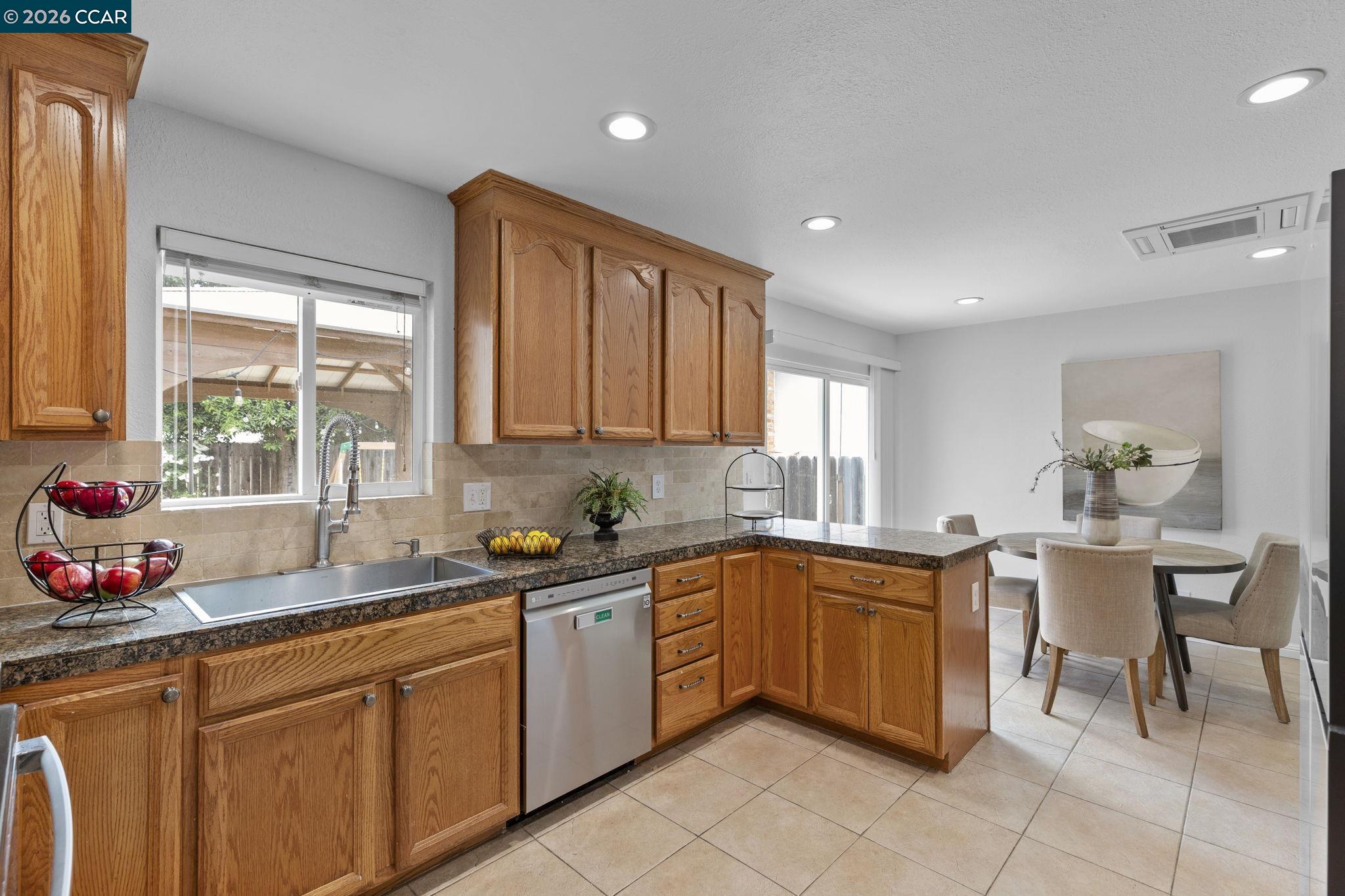 2674 East Olivera Road Concord, CA 94519 - Photo 14 of 44