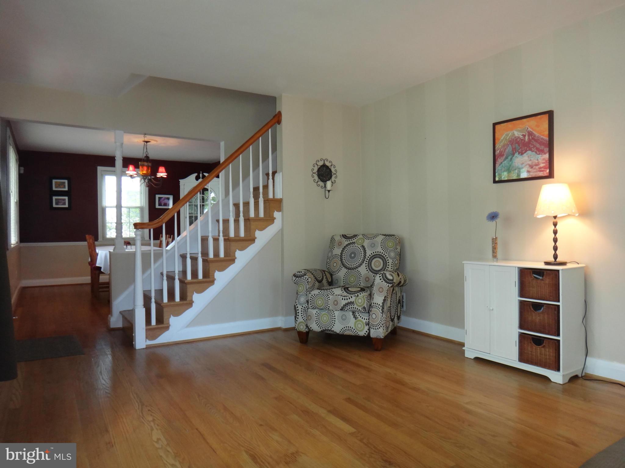 540 Cleveland Road Linthicum, MD 21090 - Photo 3 of 25 Living Room