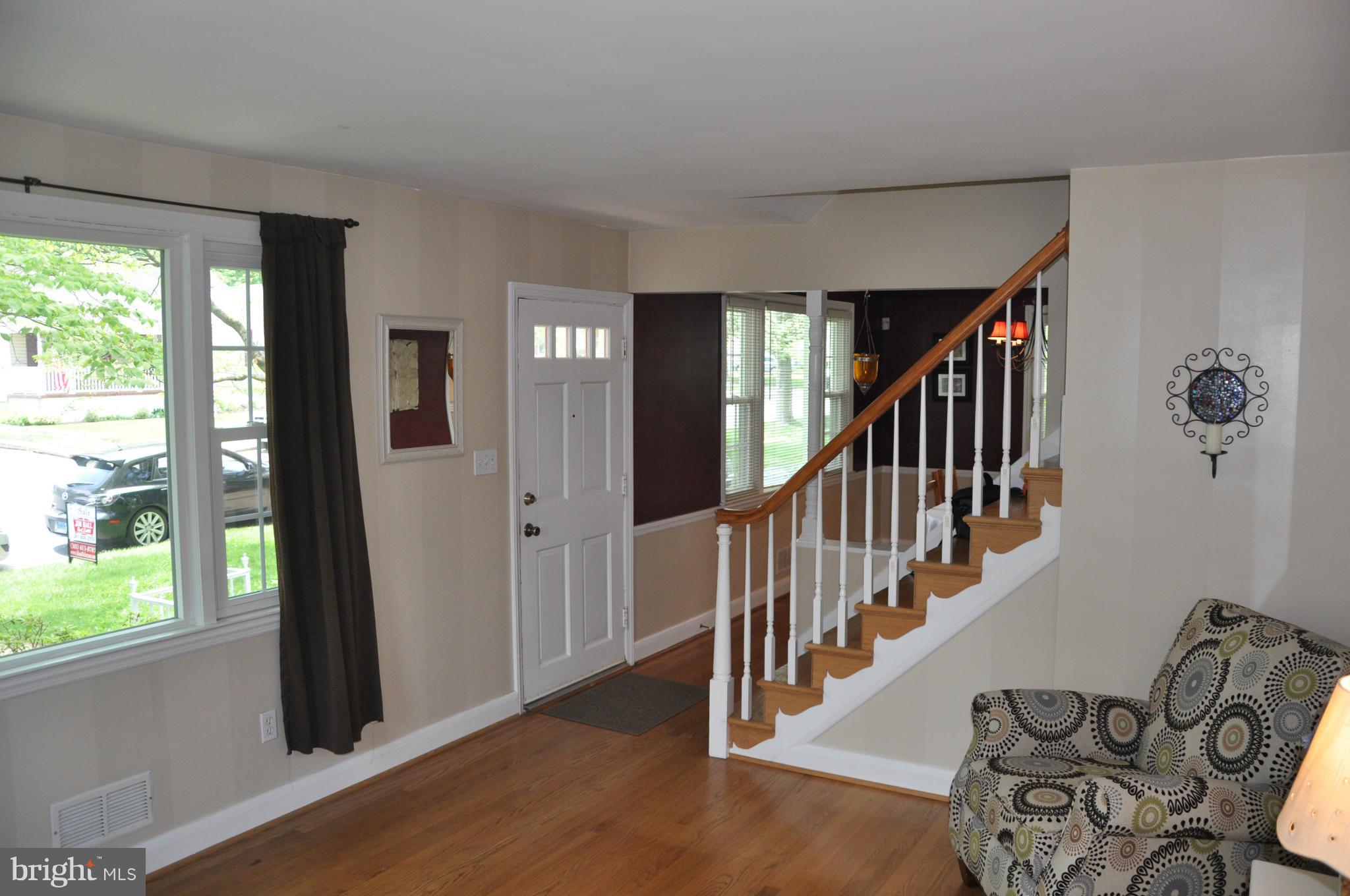 540 Cleveland Road Linthicum, MD 21090 - Photo 4 of 25 Living Room