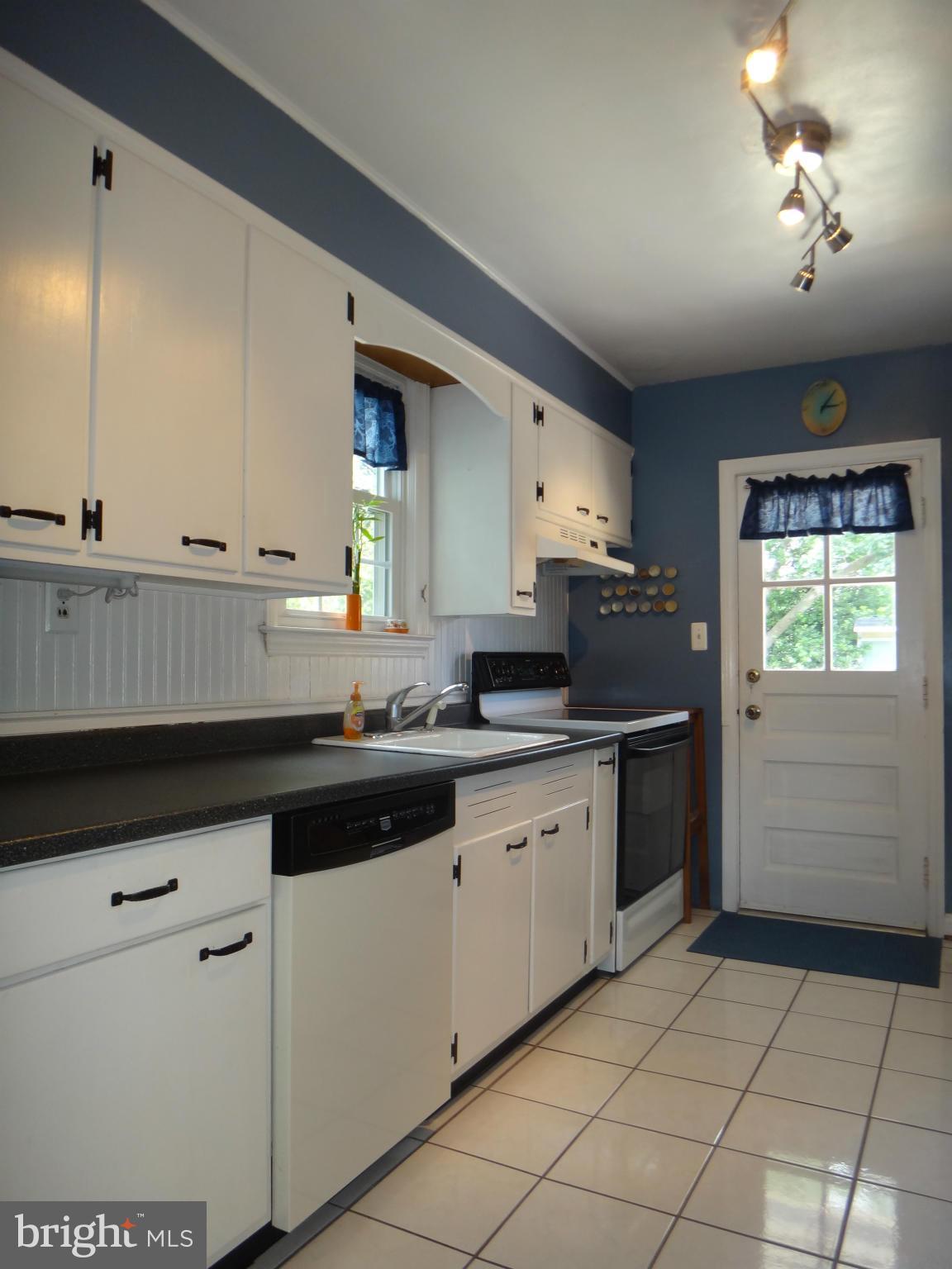 540 Cleveland Road Linthicum, MD 21090 - Photo 8 of 25 Kitchen