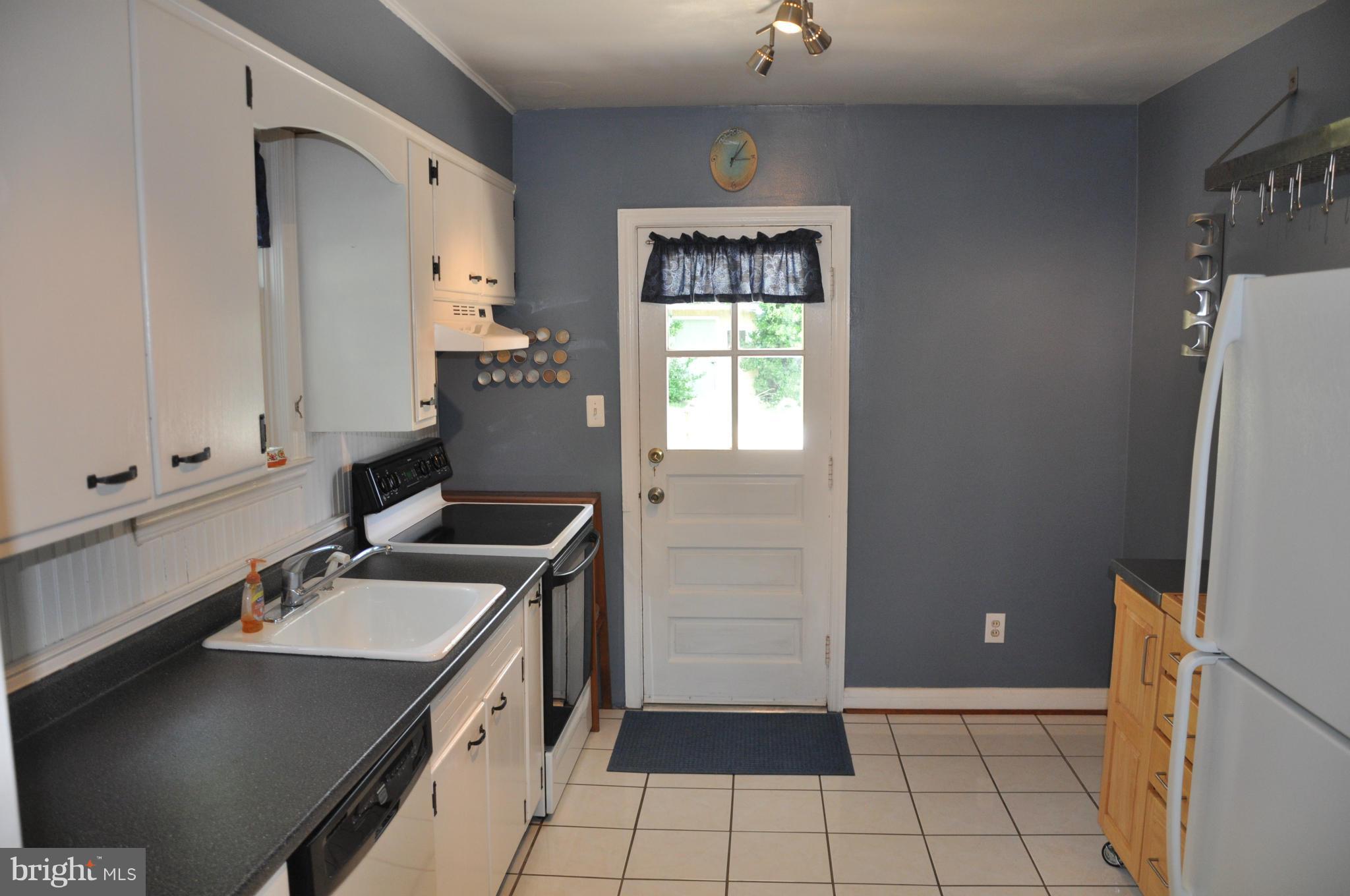 540 Cleveland Road Linthicum, MD 21090 - Photo 9 of 25 Kitchen