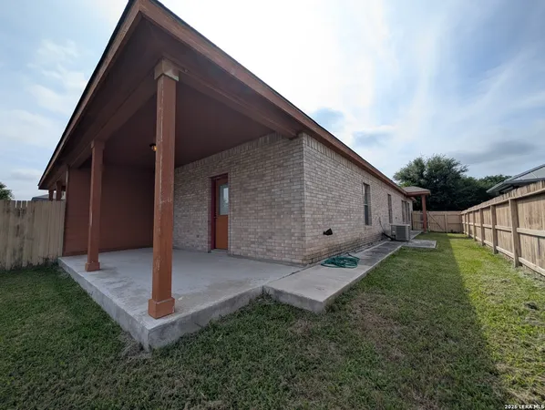 $1,495 | 229 Anne Louise Drive, New Braunfels, TX 78130