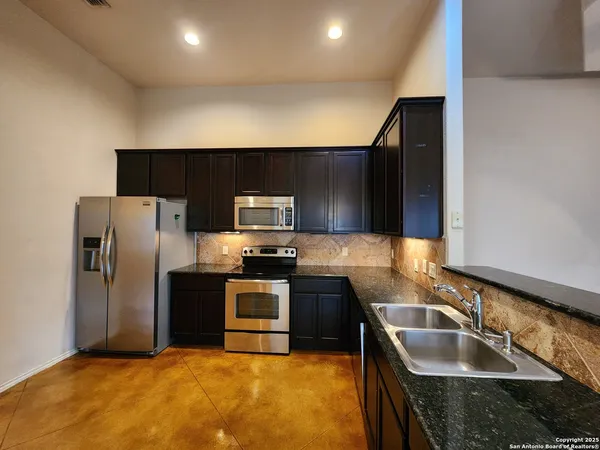 $1,495 | 229 Anne Louise Drive, New Braunfels, TX 78130