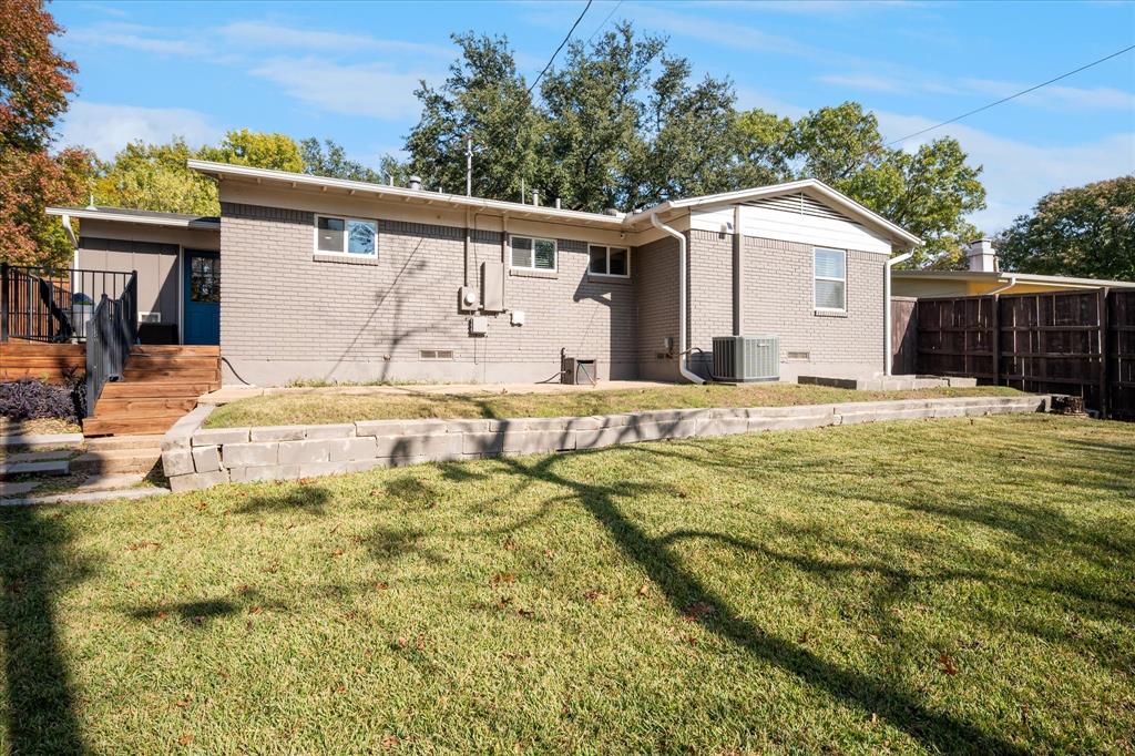 821 Peavy Road Dallas, TX 75218 - Photo 13 of 21