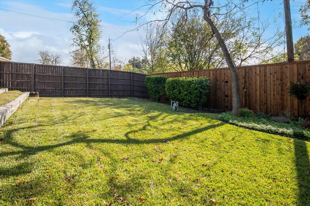 821 Peavy Road Dallas, TX 75218 - Photo 16 of 21