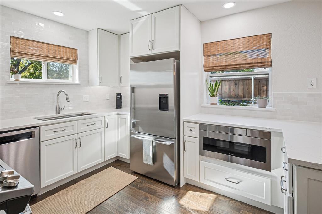 821 Peavy Road Dallas, TX 75218 - Photo 3 of 21