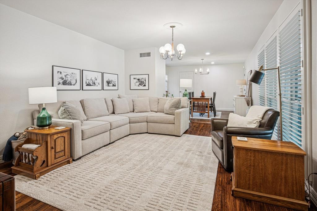 821 Peavy Road Dallas, TX 75218 - Photo 6 of 21