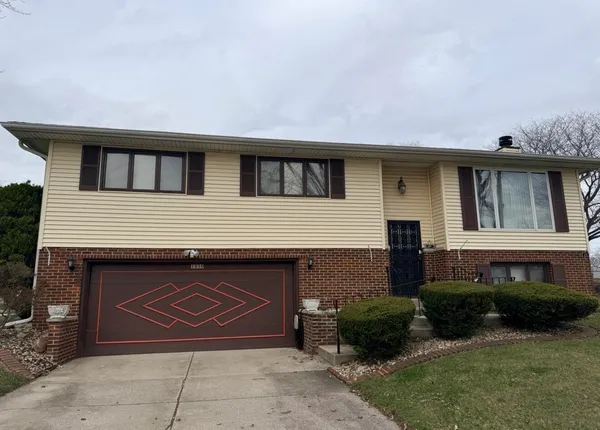 $229,900 | 1810 West 95th Court, Crown Point, IN 46307