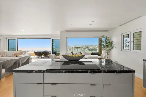 $13,500,000 | 1554 East Oceanfront, Newport Beach, CA 92661