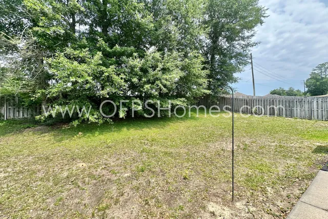 a view of an outdoor space