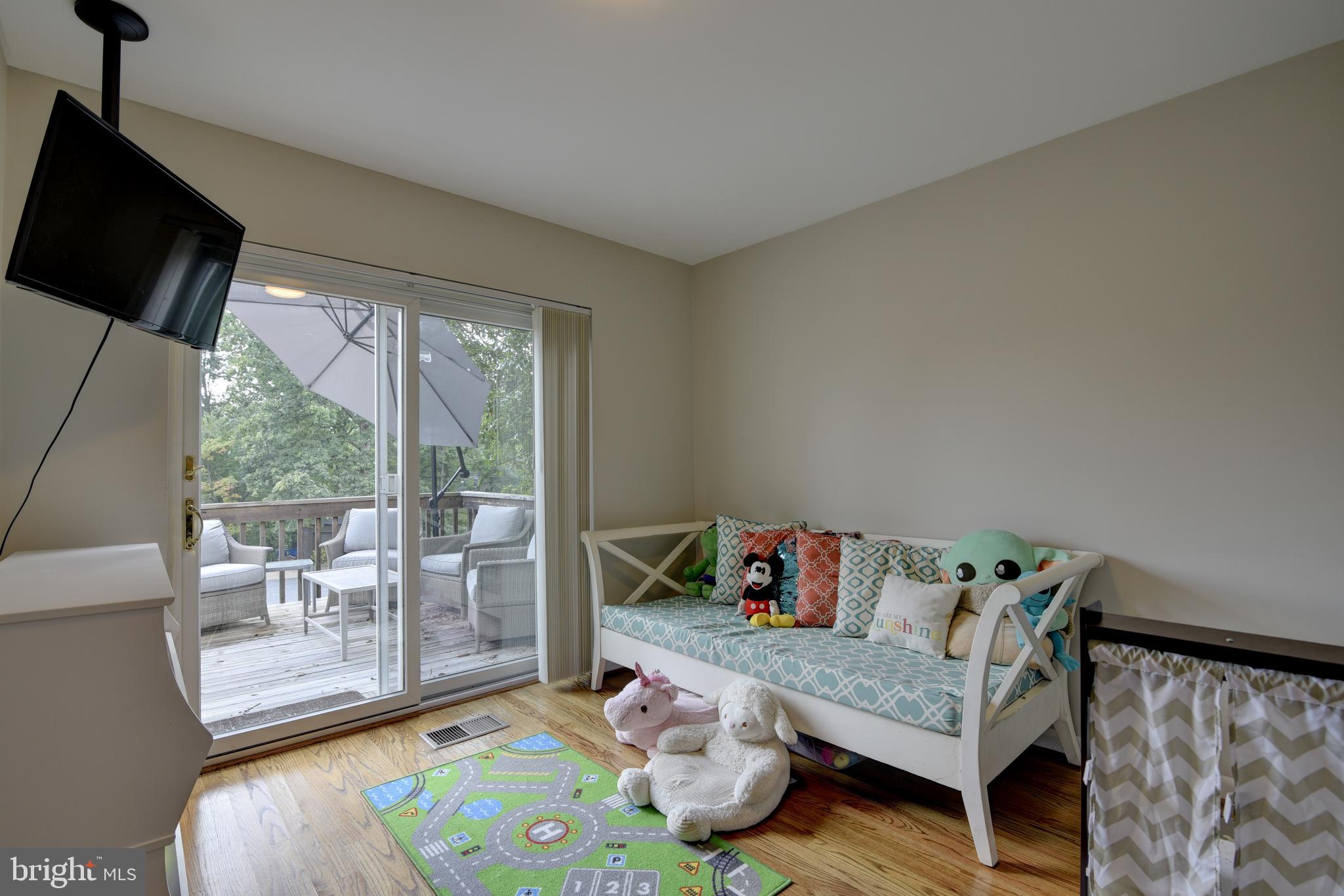 1621 Inlet Court Reston, VA 20190 - Photo 9 of 41 Breakfast room/playroom off kitchen