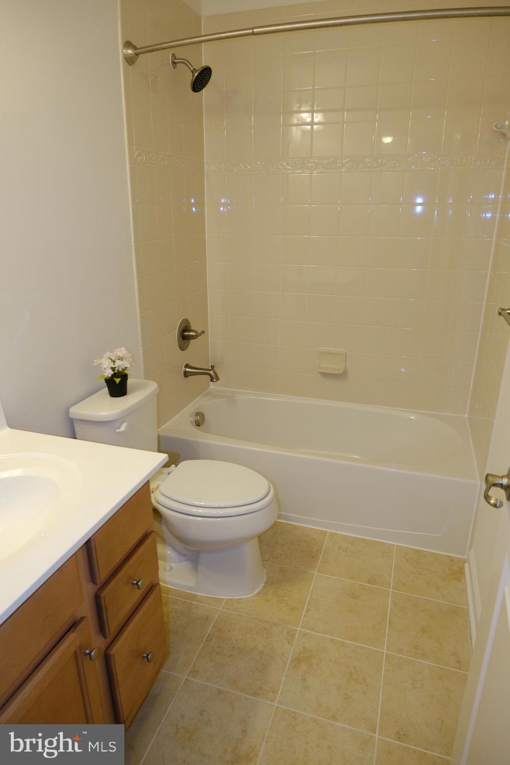 6254 Ritter Drive Frederick, MD 21703 - Photo 24 of 41 Hall bath
