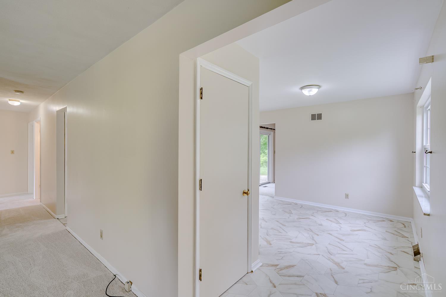 6584 Taylor Road Cincinnati, OH 45248 - Photo 11 of 35