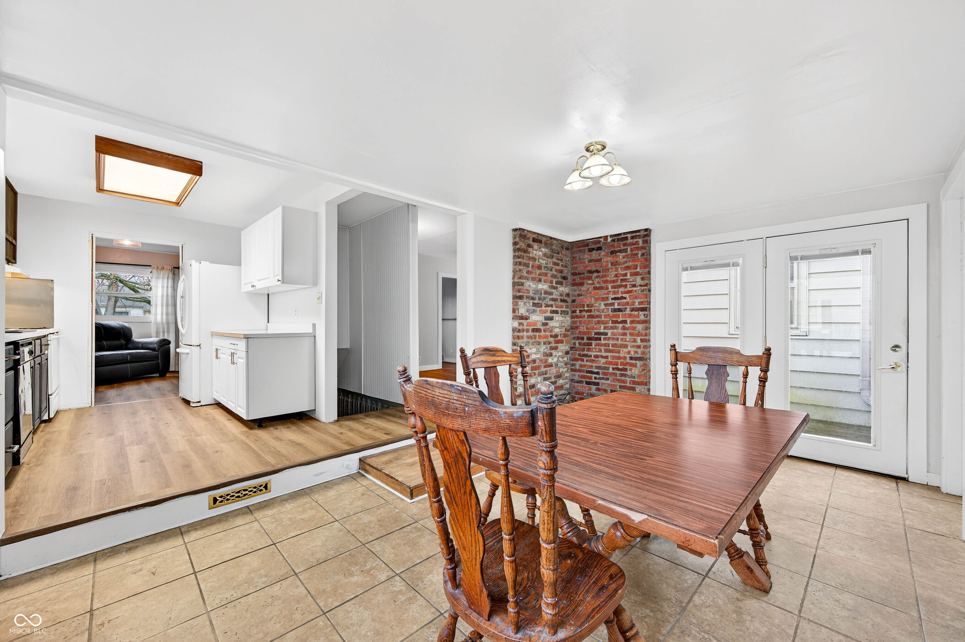 2138 Pennsylvania Street Columbus, IN 47201 - Photo 3 of 40