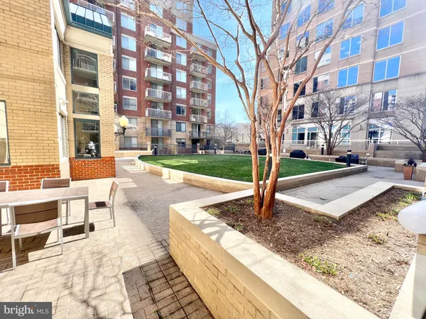 $2,425 | 3830 9th Street North, Unit 105, Arlington, VA 22203