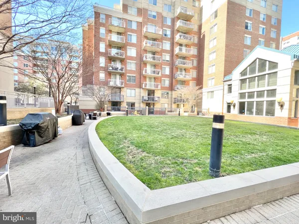 $2,425 | 3830 9th Street North, Unit 105, Arlington, VA 22203