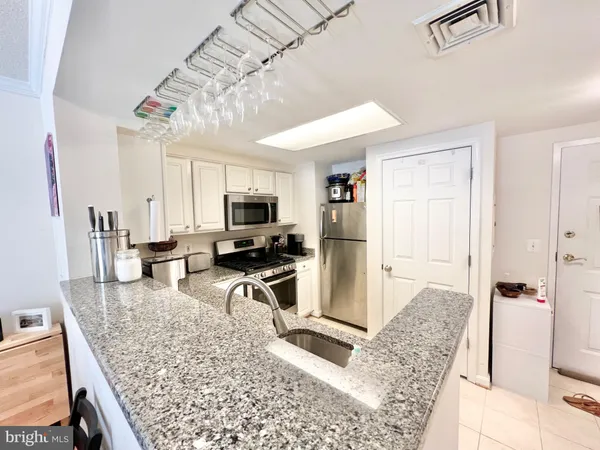 $2,425 | 3830 9th Street North, Unit 105, Arlington, VA 22203
